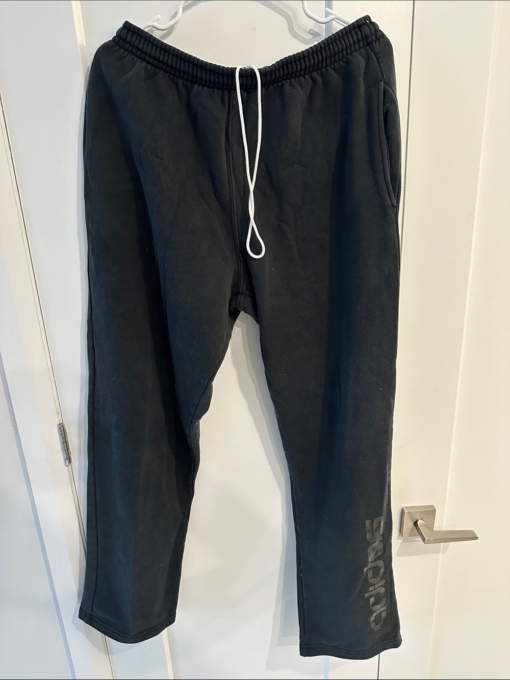 Adidas Men's Black Drawstring Sweatpants - Size Large Perfect for Cold Winter